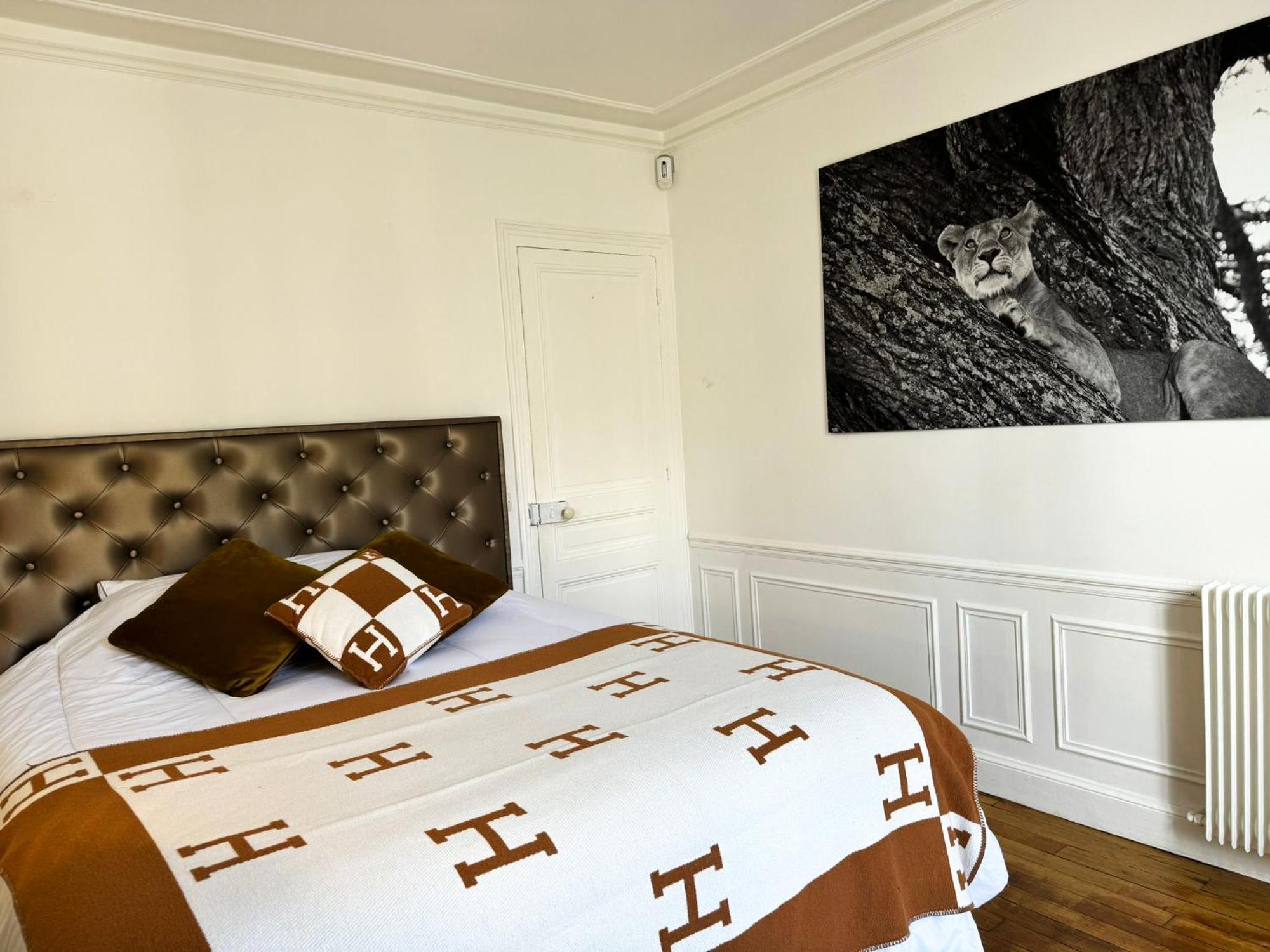 Appart Classique, Balcon Et Vue Sur La Tour Eiffel * Parijs