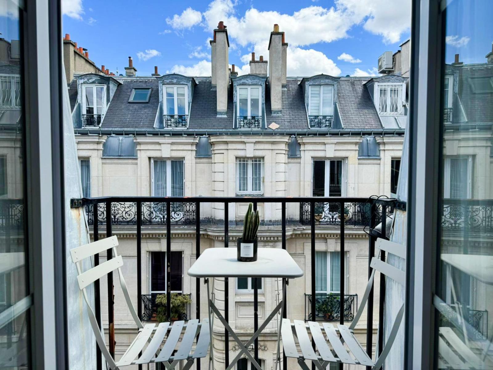 Appartement Appart Classique, Balcon Et Vue Sur La Tour Eiffel Parijs